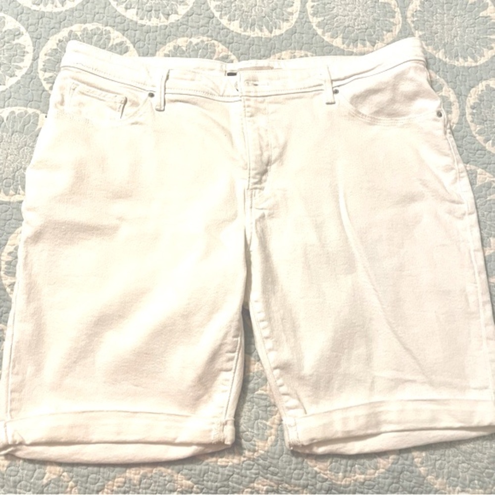 White jean shorts by Levi in 22W in Chalk White
